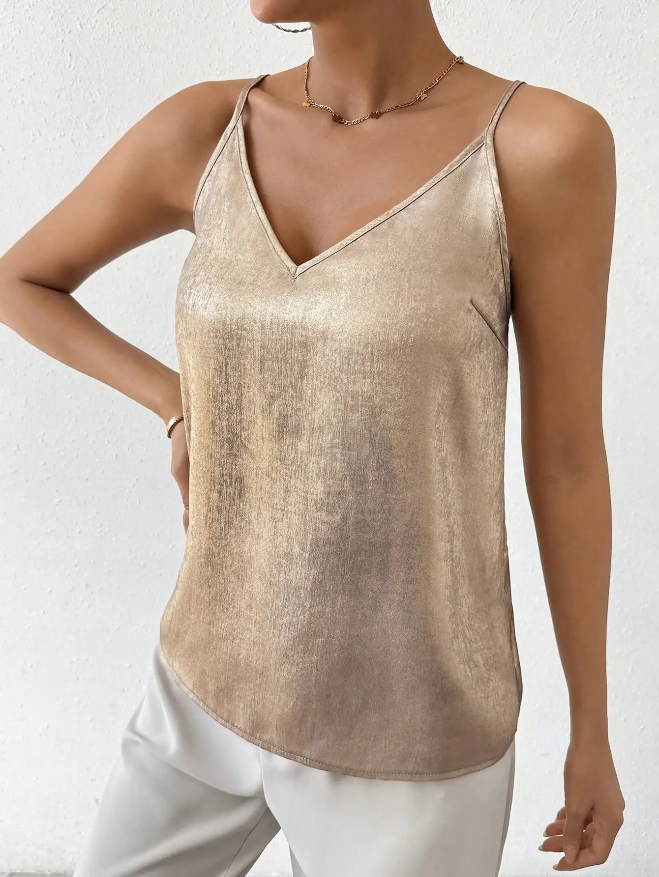 Nova | Women's shiny V-strap top 3